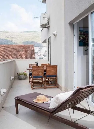 Dubrovnik 2-Bedroom Apartment with Private Balcony