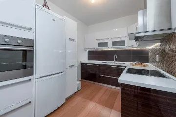 Dubrovnik 2-Bedroom Apartment with Private Balcony