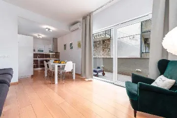 Dubrovnik 2-Bedroom Apartment with Private Balcony