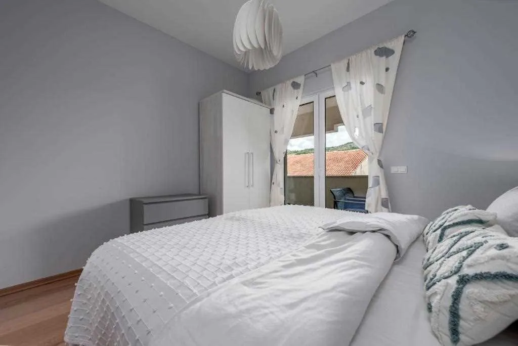 Dubrovnik 2-Bedroom Apartment with Private Balcony