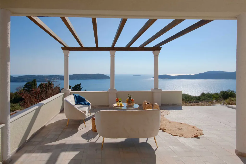 Infinity Pool 3-Bedroom Villa in Dubrovnik