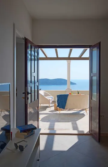 Infinity Pool 3-Bedroom Villa in Dubrovnik
