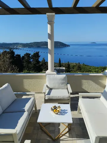 Infinity Pool 3-Bedroom Villa in Dubrovnik