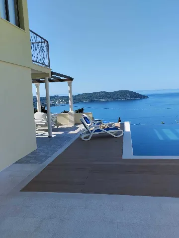 Infinity Pool 3-Bedroom Villa in Dubrovnik
