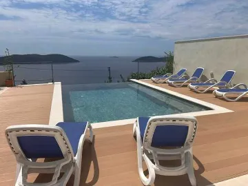 Infinity Pool 3-Bedroom Villa in Dubrovnik