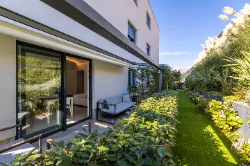 Air-Conditioned Terrace Apartment for 2 in Baška