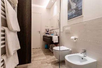 Air-Conditioned Terrace Apartment for 2 in Baška