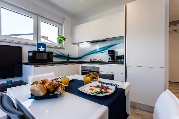 Air-Conditioned Terrace Apartment for 2 in Baška