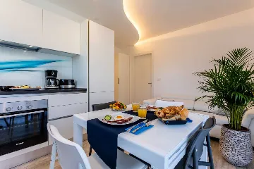 Air-Conditioned Terrace Apartment for 2 in Baška