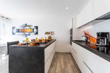 Baška Sea-View Apartment for 4 Guests