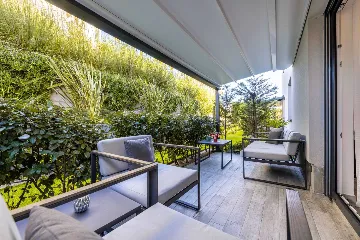 Air-Conditioned Apartment with Terrace in Baška