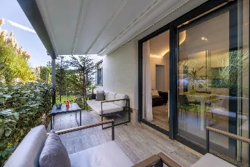 Air-Conditioned Apartment with Terrace in Baška