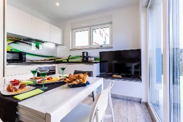 Air-Conditioned Apartment with Terrace in Baška