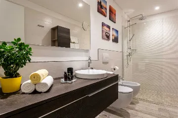 Air-conditioned Apartment in Baška for 2