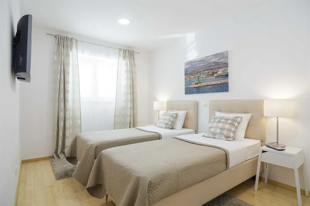 Air-Conditioned Holiday House in Split for 4 Guests