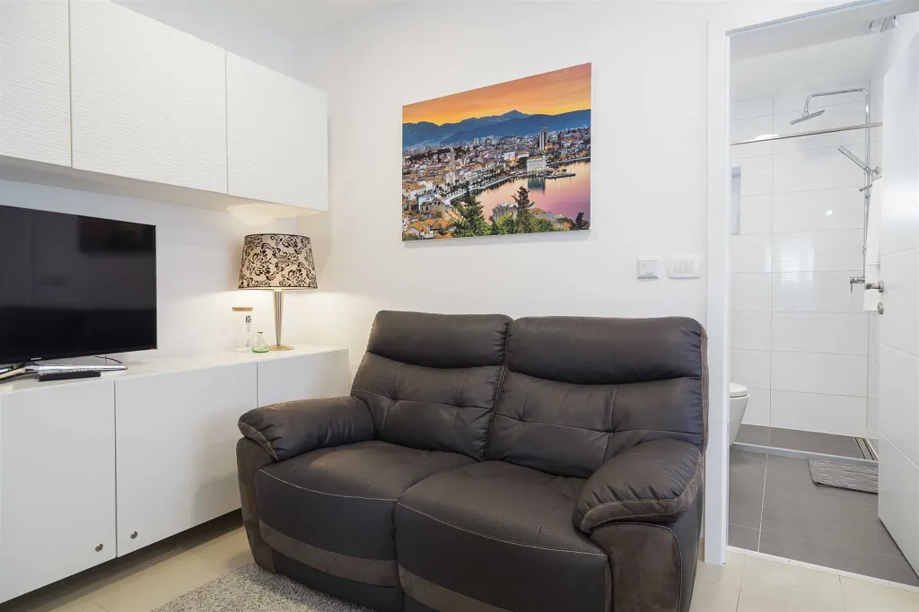 Air-Conditioned Holiday House in Split for 4 Guests