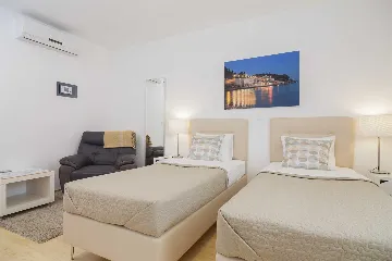 Air-Conditioned Holiday House in Split for 4 Guests