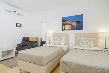Air-Conditioned Holiday House in Split for 4 Guests