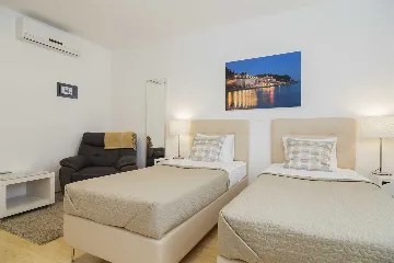 Air-Conditioned Holiday House in Split for 4 Guests