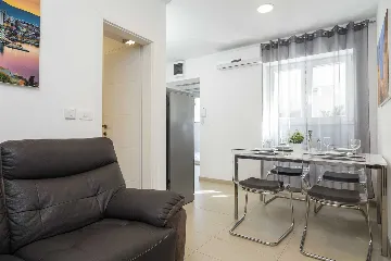 Air-Conditioned Holiday House in Split for 4 Guests