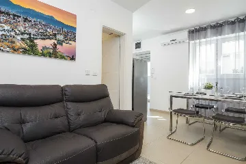 Air-Conditioned Holiday House in Split for 4 Guests