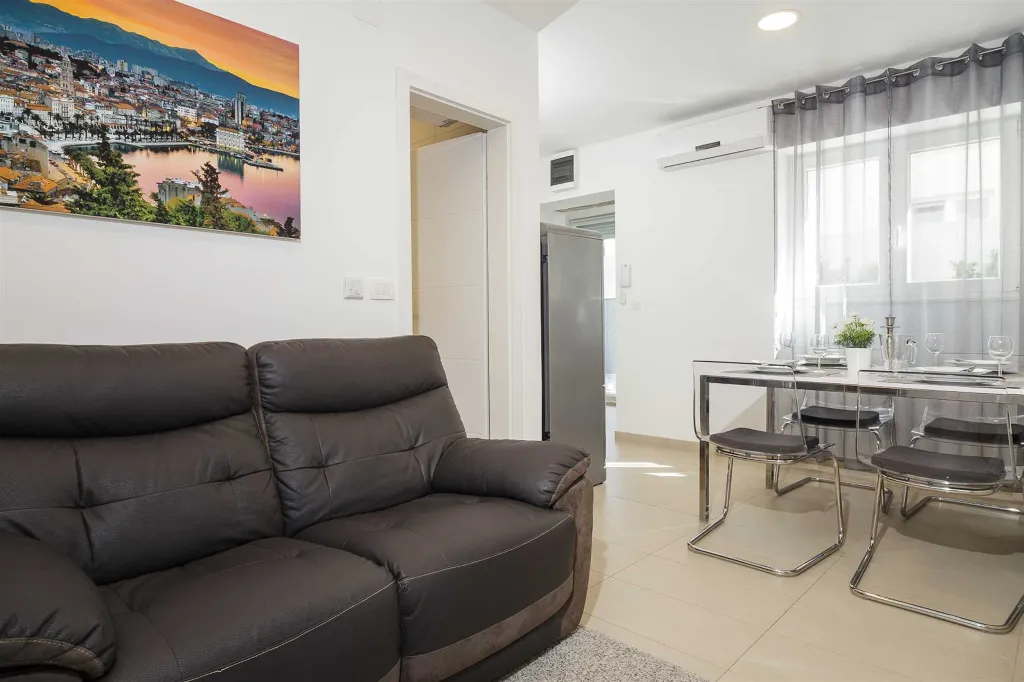 Air-Conditioned Holiday House in Split for 4 Guests