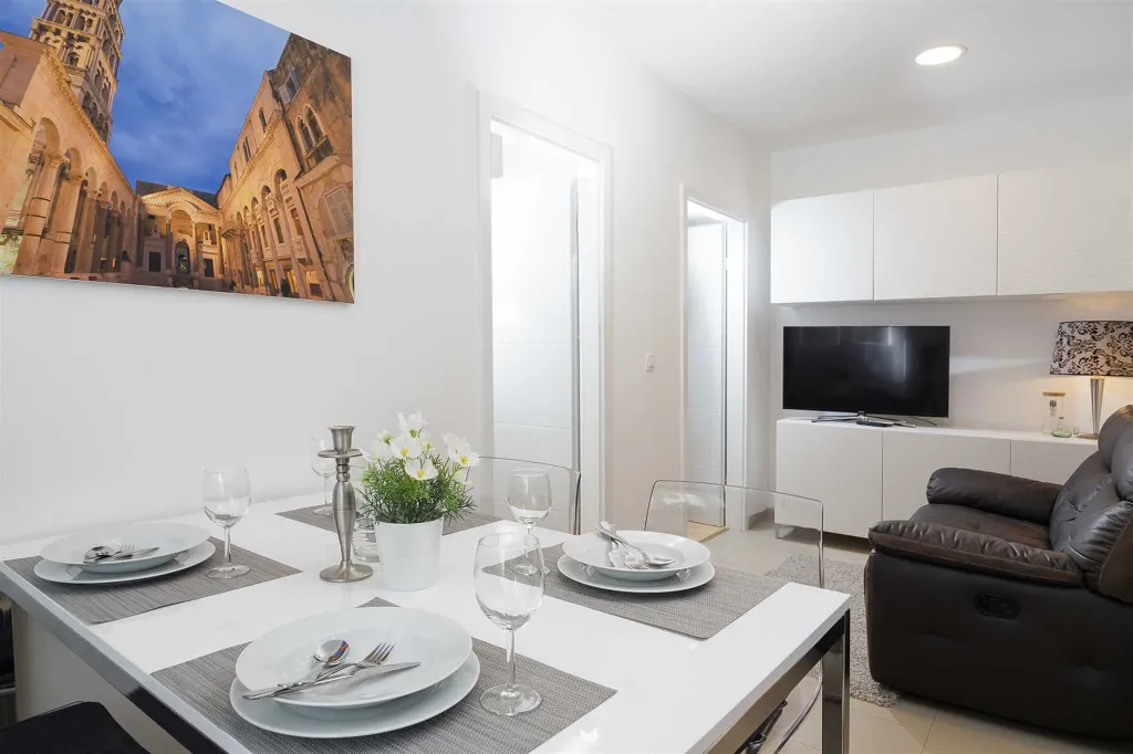 Air-Conditioned Holiday House in Split for 4 Guests