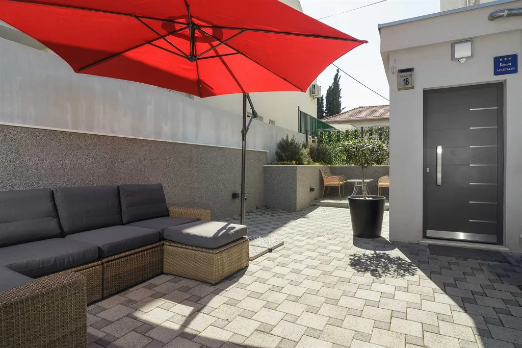 Air-Conditioned Holiday House in Split for 4 Guests