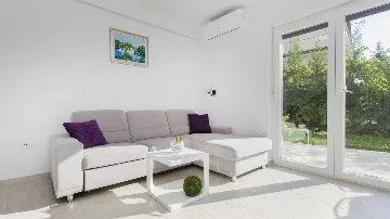 Vodice Apartment for 4 with Terrace & Garden