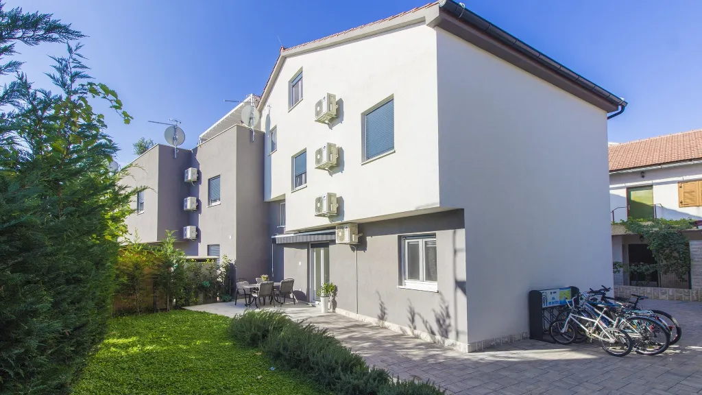 Vodice Apartment for 4 with Terrace & Garden