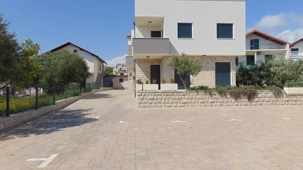 Vodice Apartment for 4 with Terrace & Garden
