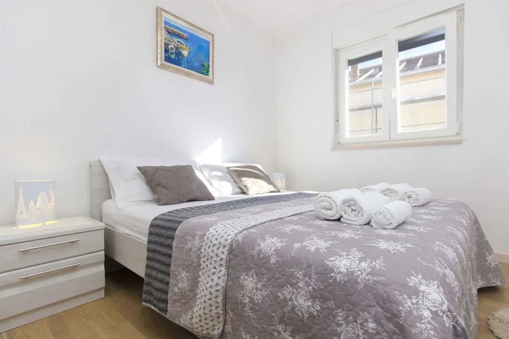 1-Bedroom Sea-View Apartment in Vodice (4 Guests)
