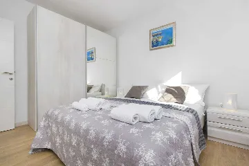 1-Bedroom Sea-View Apartment in Vodice (4 Guests)