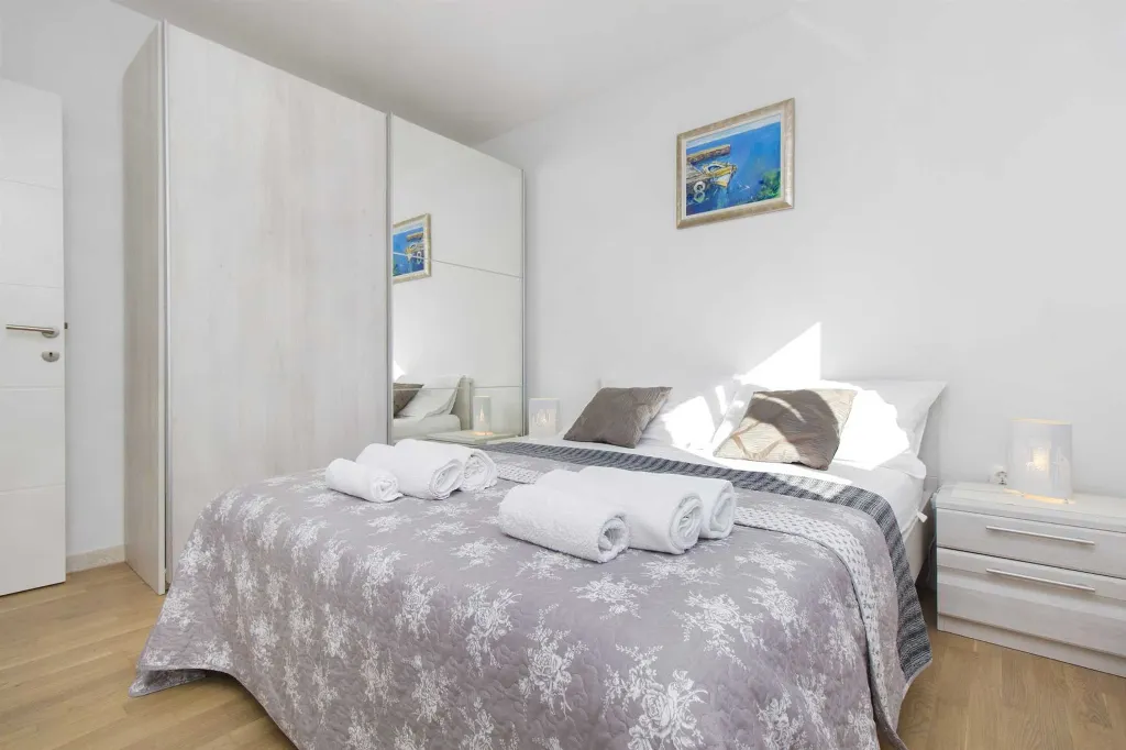 1-Bedroom Sea-View Apartment in Vodice (4 Guests)
