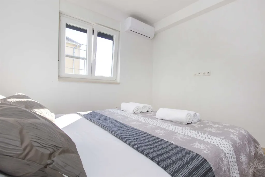 1-Bedroom Sea-View Apartment in Vodice (4 Guests)