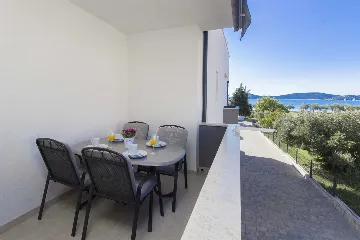 1-Bedroom Sea-View Apartment in Vodice (4 Guests)