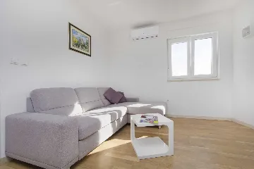 1-Bedroom Sea-View Apartment in Vodice (4 Guests)