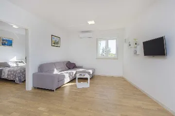 1-Bedroom Sea-View Apartment in Vodice (4 Guests)