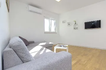 1-Bedroom Sea-View Apartment in Vodice (4 Guests)