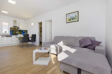 1-Bedroom Sea-View Apartment in Vodice (4 Guests)