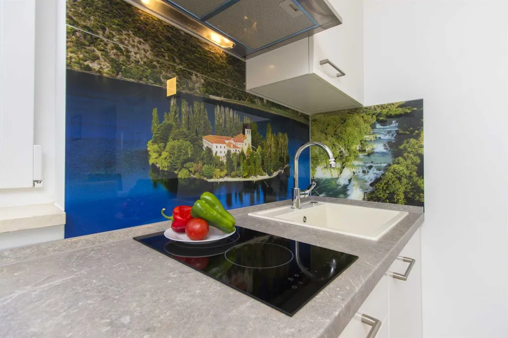 1-Bedroom Sea-View Apartment in Vodice (4 Guests)