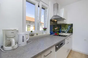 1-Bedroom Sea-View Apartment in Vodice (4 Guests)