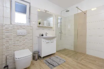 1-Bedroom Sea-View Apartment in Vodice (4 Guests)