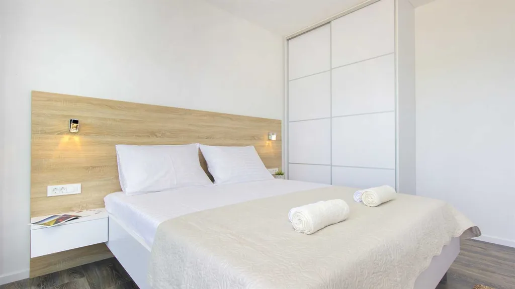 4-Bedroom Villa in Srima with Sea-View Pool