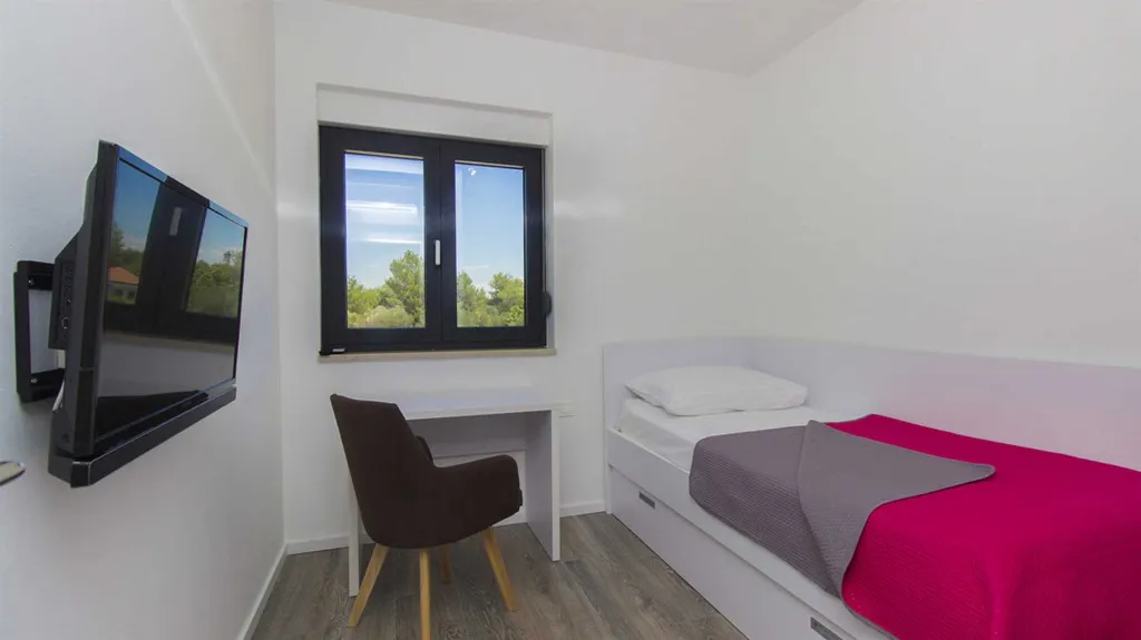 4-Bedroom Villa in Srima with Sea-View Pool