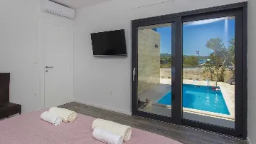 4-Bedroom Villa in Srima with Sea-View Pool