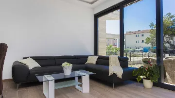 4-Bedroom Villa in Srima with Sea-View Pool