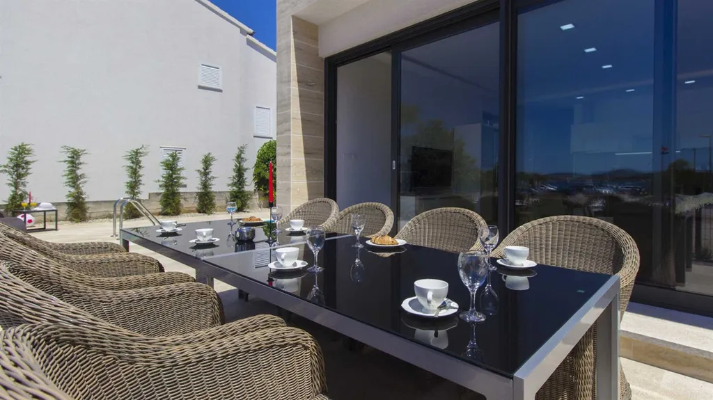 4-Bedroom Villa in Srima with Sea-View Pool