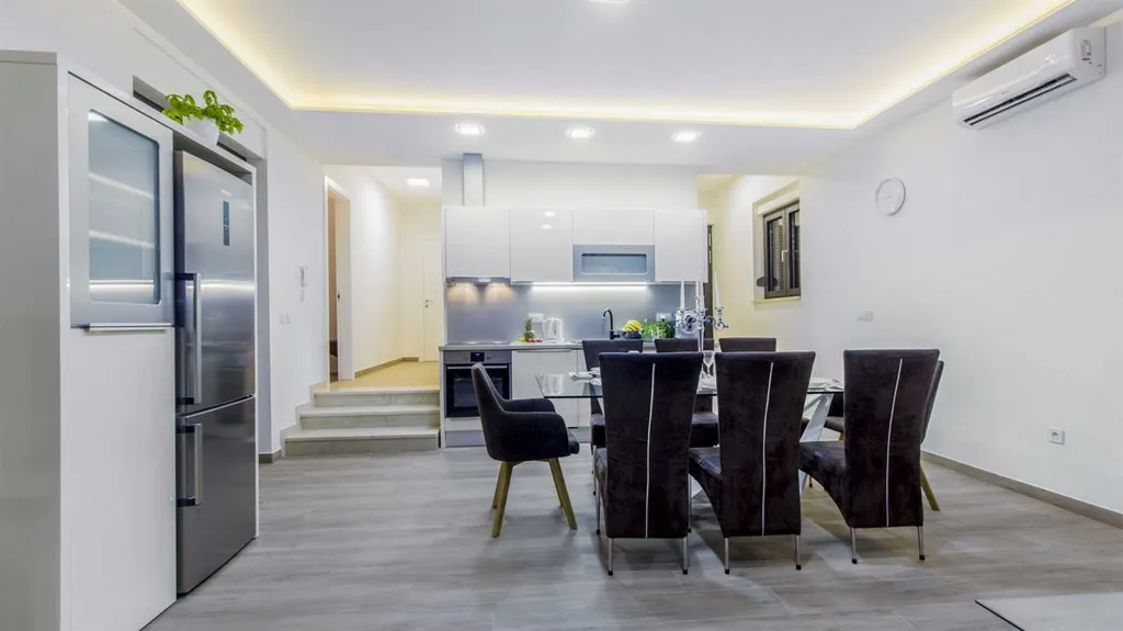 4-Bedroom Villa in Srima with Sea-View Pool