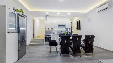 4-Bedroom Villa in Srima with Sea-View Pool